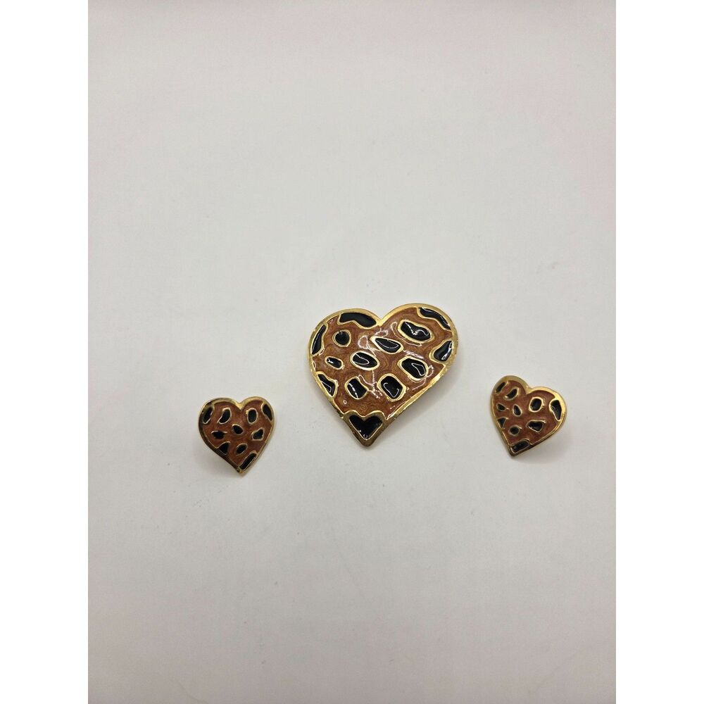 1762. Vintage Newpro Leopard Print Heart Brooch and Earrings